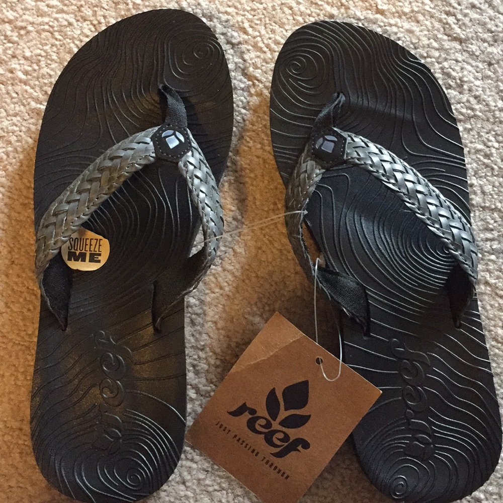 NWT Reef flip flops braided